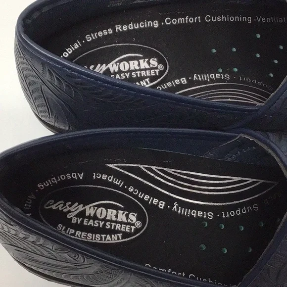Easy Works by Easy Street NWOT navy blue embossed clogs size 9.5M - Picture 6 of 7